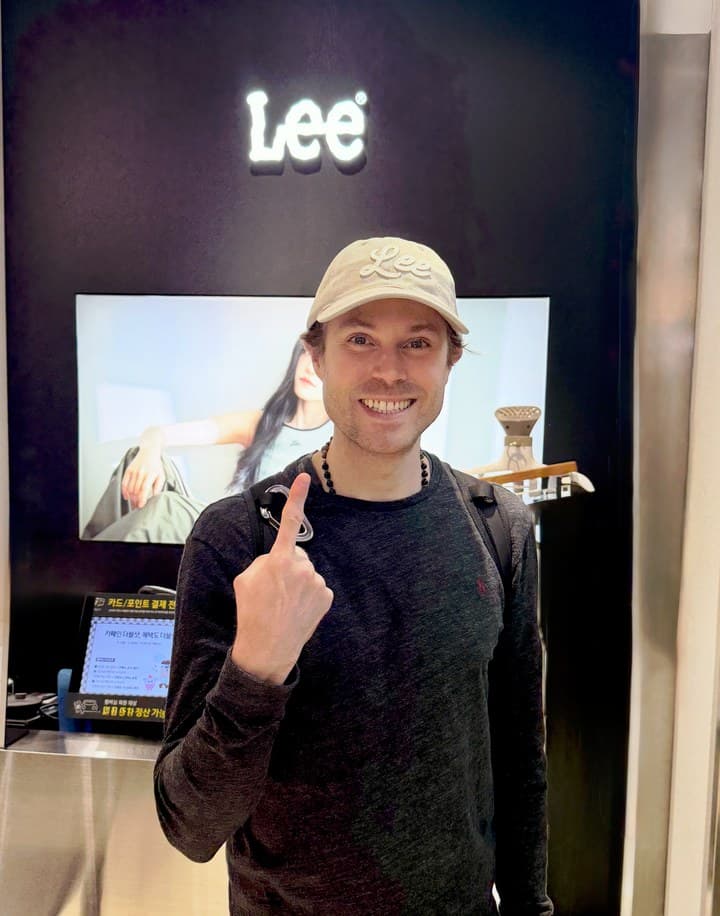 Lee H., who built MyLinedChart